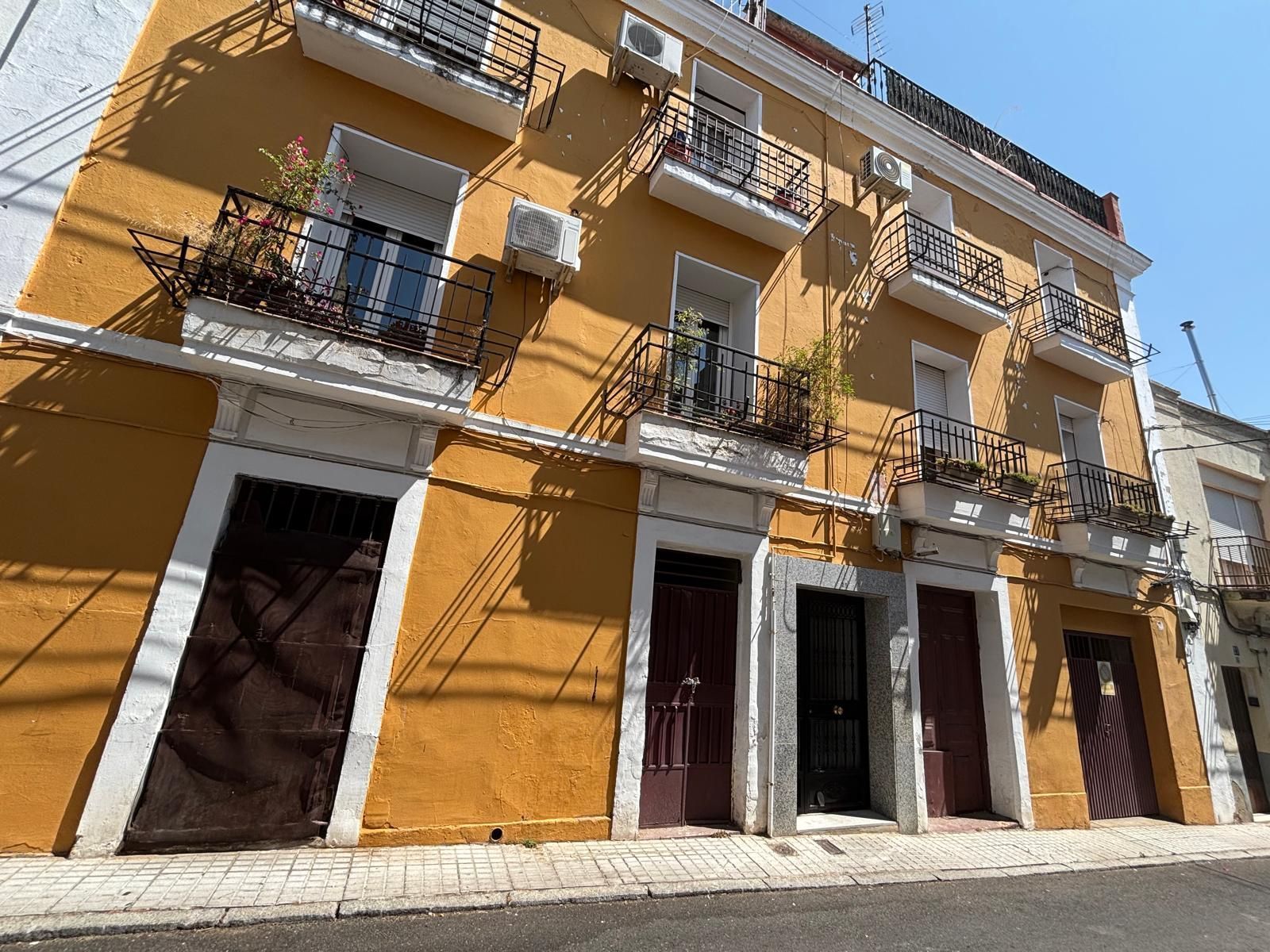 Vista exterior de Local en venda en Badajoz Capital