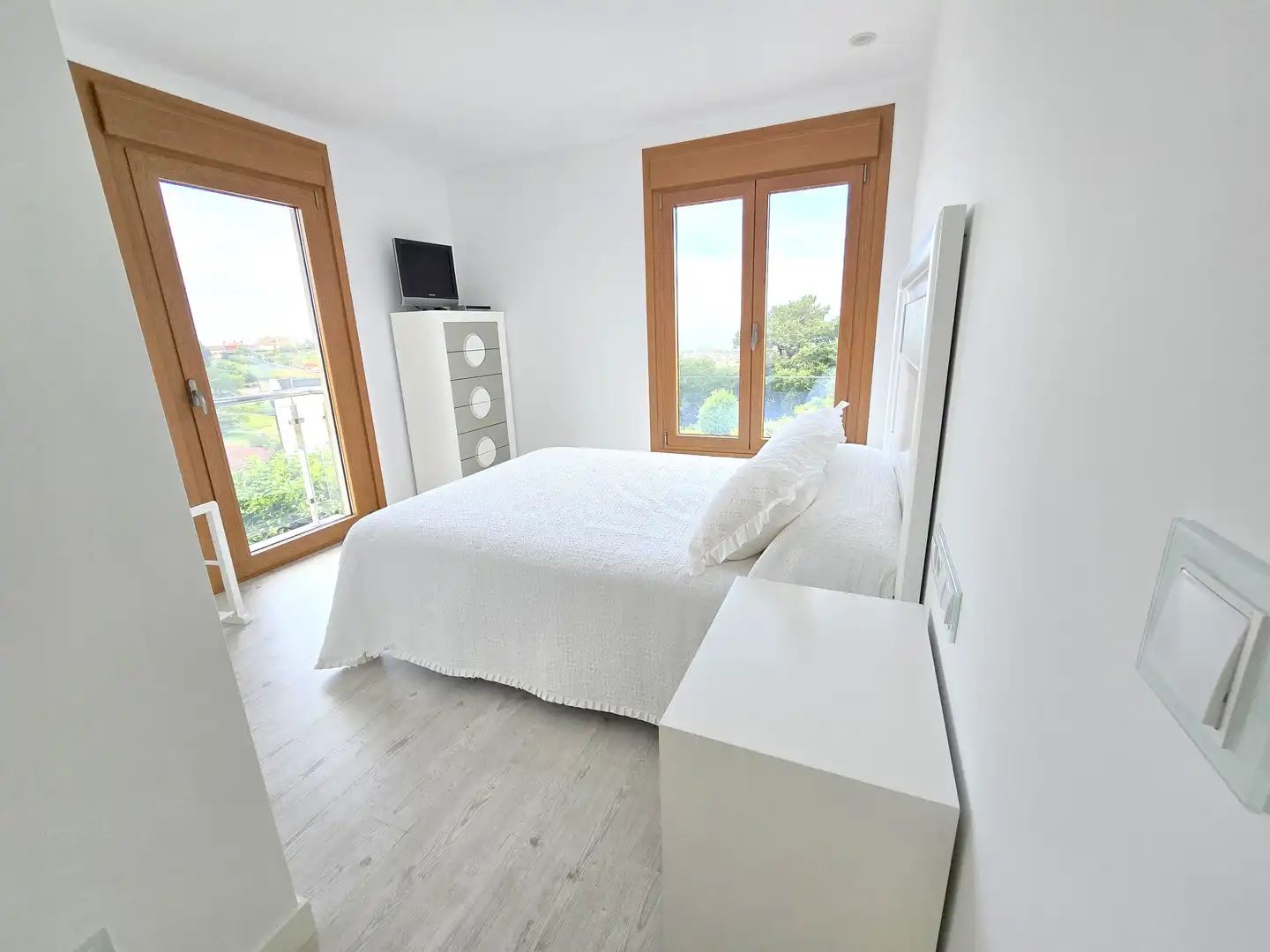 Dormitori de Casa o xalet en venda en Vigo  amb Calefacció, Jardí privat i Terrassa