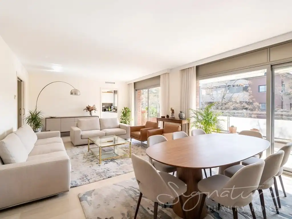 Living room of Attic for sale in Sant Cugat del Vallès  with Air Conditioner, Terrace and Swimming Pool