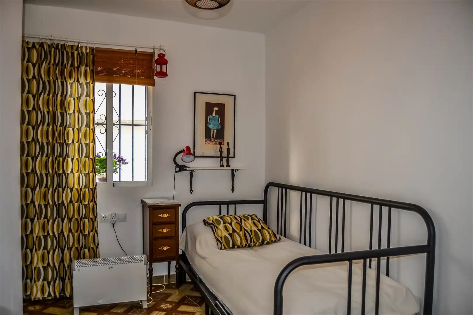 Habitación de Casa o chalet en venta en Iznate con Amueblado