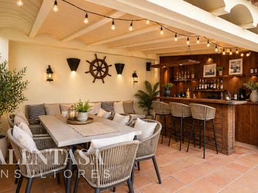 Villa con balcone in vendita a Carrer Enric Valor i Vives