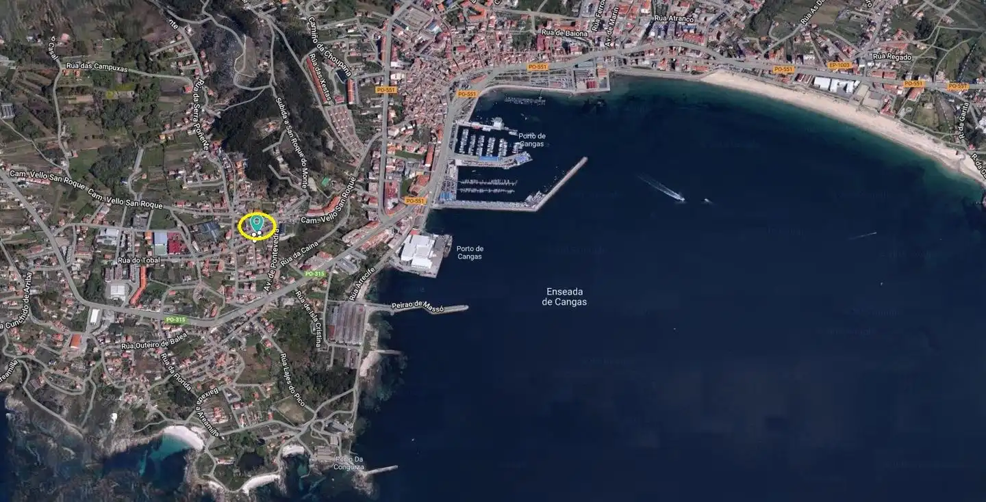 Casa o xalet en venda en Cangas  amb Calefacció, Jardí privat i Parquet