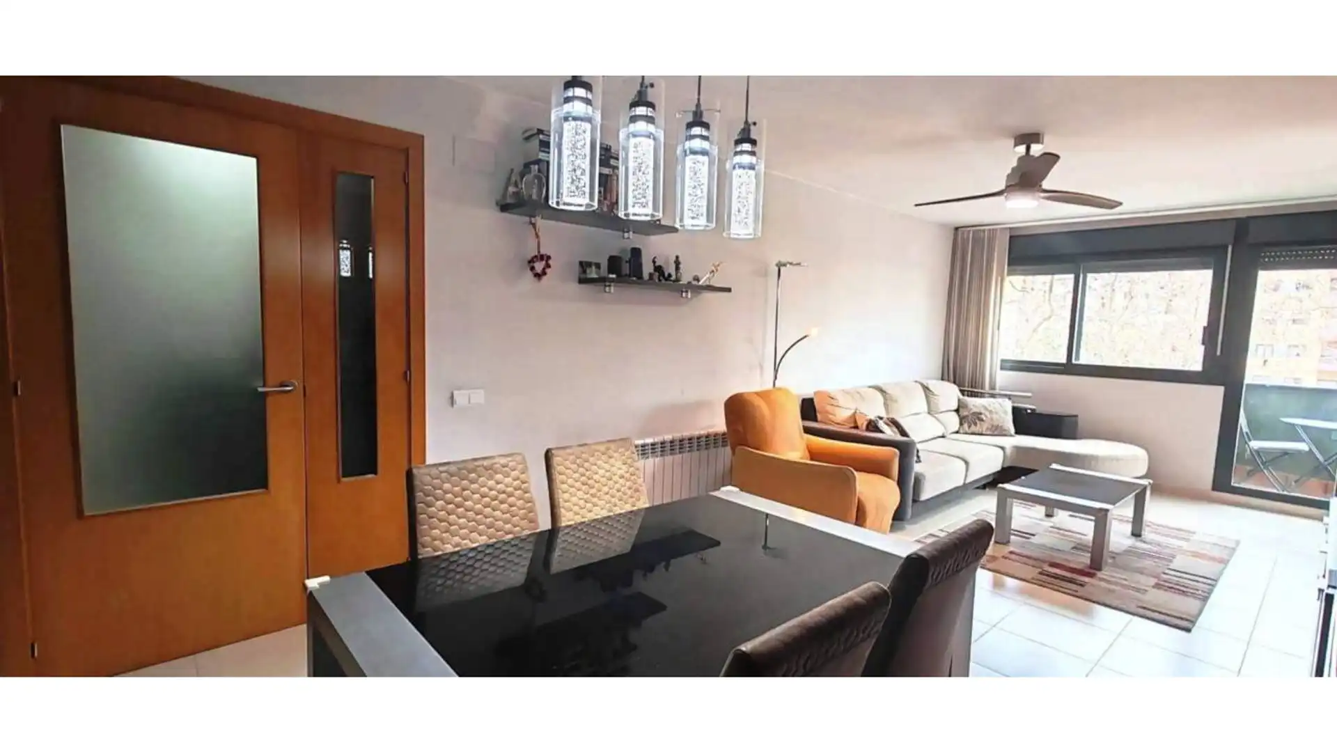 Menjador de Pis en venda en Salt amb Calefacció, Traster i Moblat