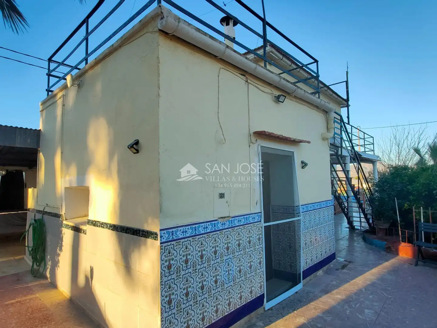 Vista exterior de Casa o xalet en venda en Novelda amb Jardí privat, Terrassa i Traster