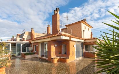 Vista exterior de Àtic en venda en Gavà amb Terrassa