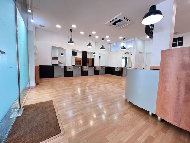 Local comercial en Alquiler en Avinguda ďÀngel Sallent en Ca n'Aurell