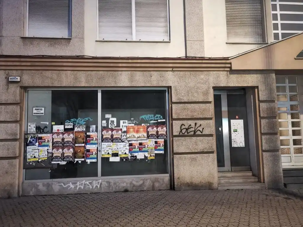 Local comercial en venda a Calle Amador de los Ríos 38