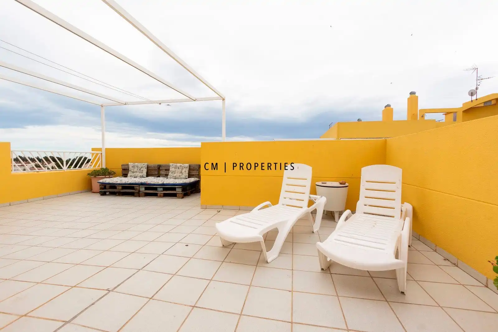 Attic for rent in Salines, de Les, Corinto - Almarda