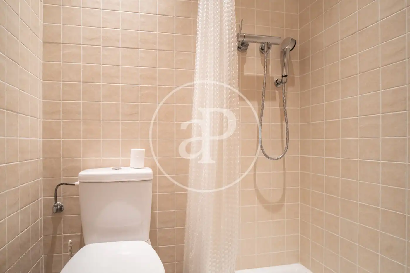 Badezimmer von Wohnung zur Miete in Barcelona mit Klimaanlage, Heizung und Möbliert