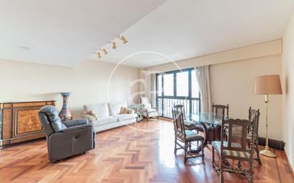 Living room of Flat for sale in  Madrid Capital  with Air Conditioner, Heating and Private garden