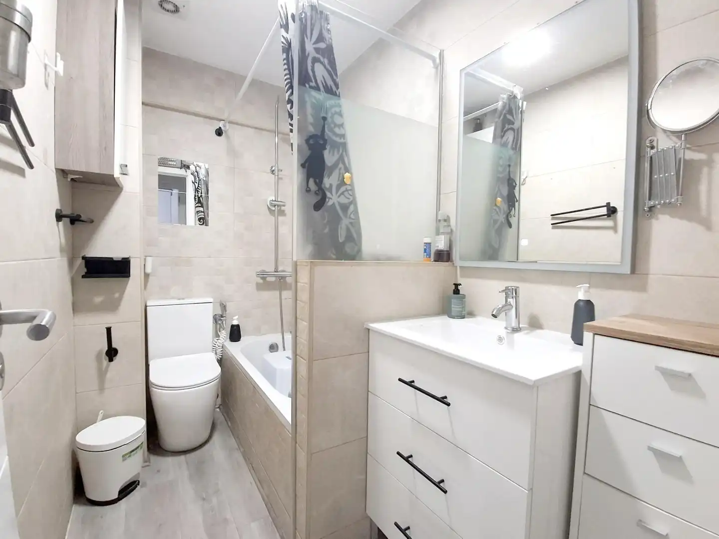 Bathroom of Flat for sale in Málaga  with Air Conditioner and Furnished