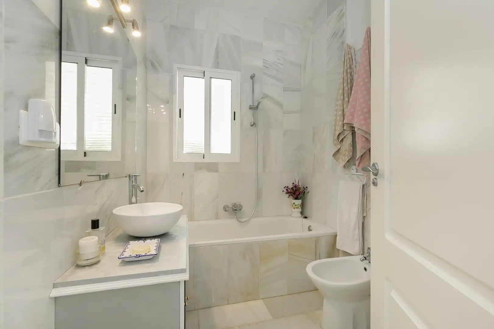 Bathroom of Houses for sale in Churriana de la Vega  with Private garden, Terrace and Swimming Pool
