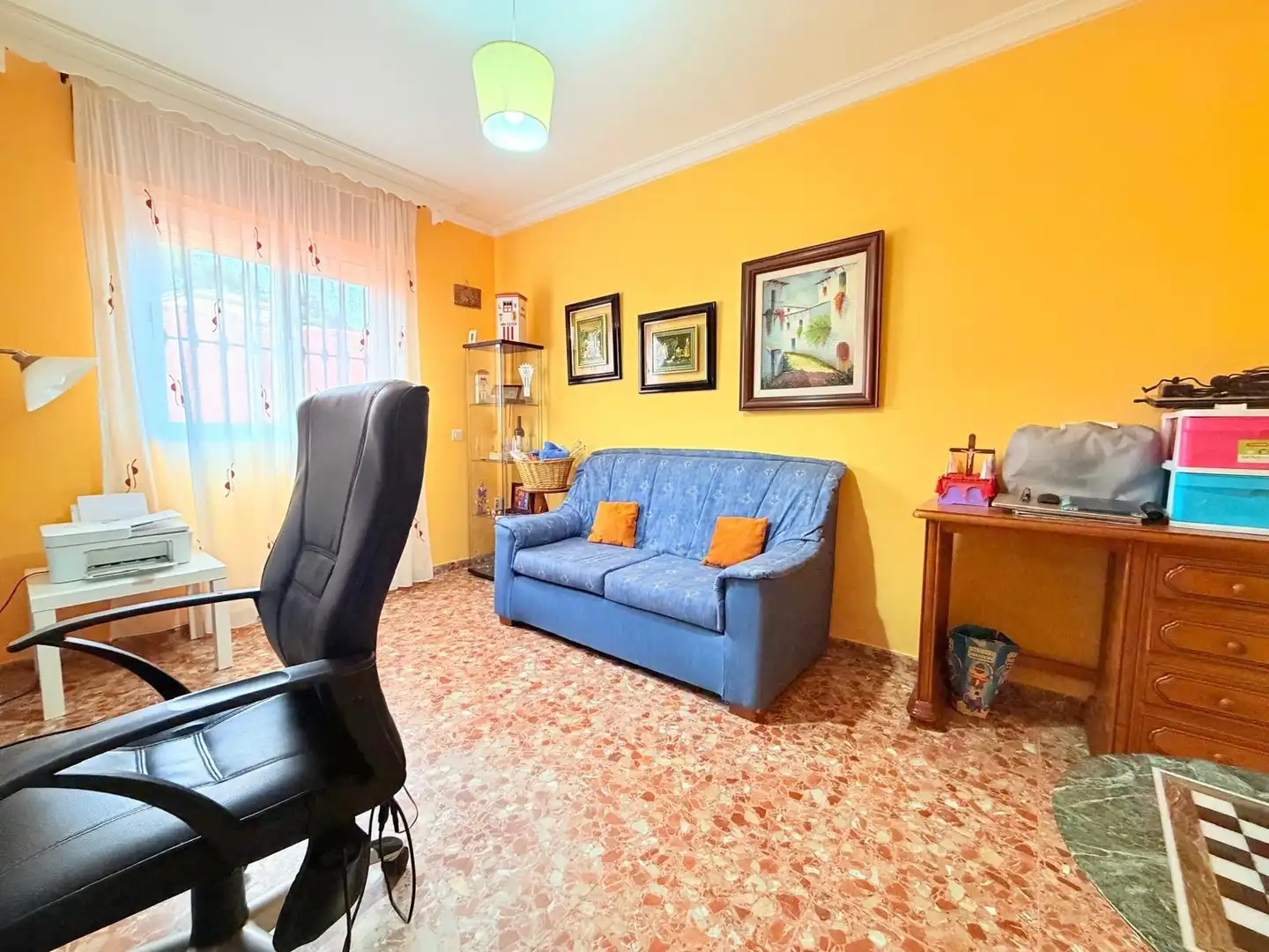 Sala d'estar de Casa o xalet en venda en Algeciras amb Piscina