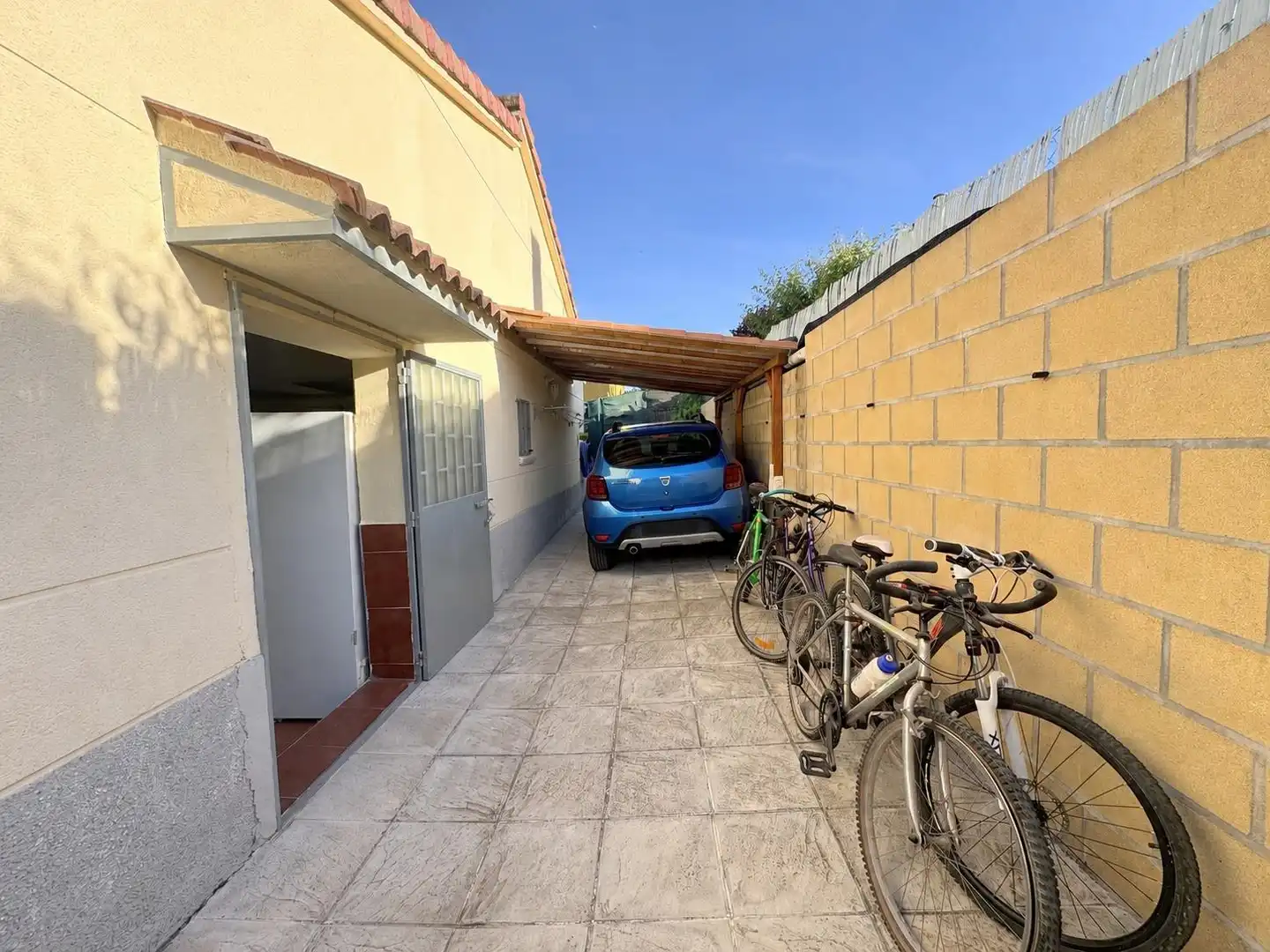 Parking de Casa o chalet en venta en Herradón de Pinares con Calefacción, Jardín privado y Piscina