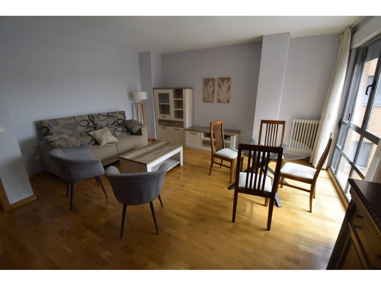 Living room of Flat to rent in León Capital   with Heating, Parquet flooring and Furnished