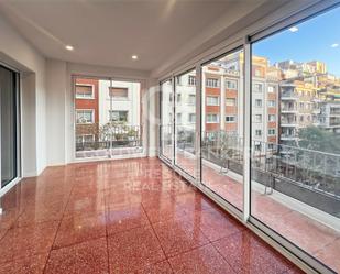 Exterior view of Apartment for sale in  Barcelona Capital  with Terrace