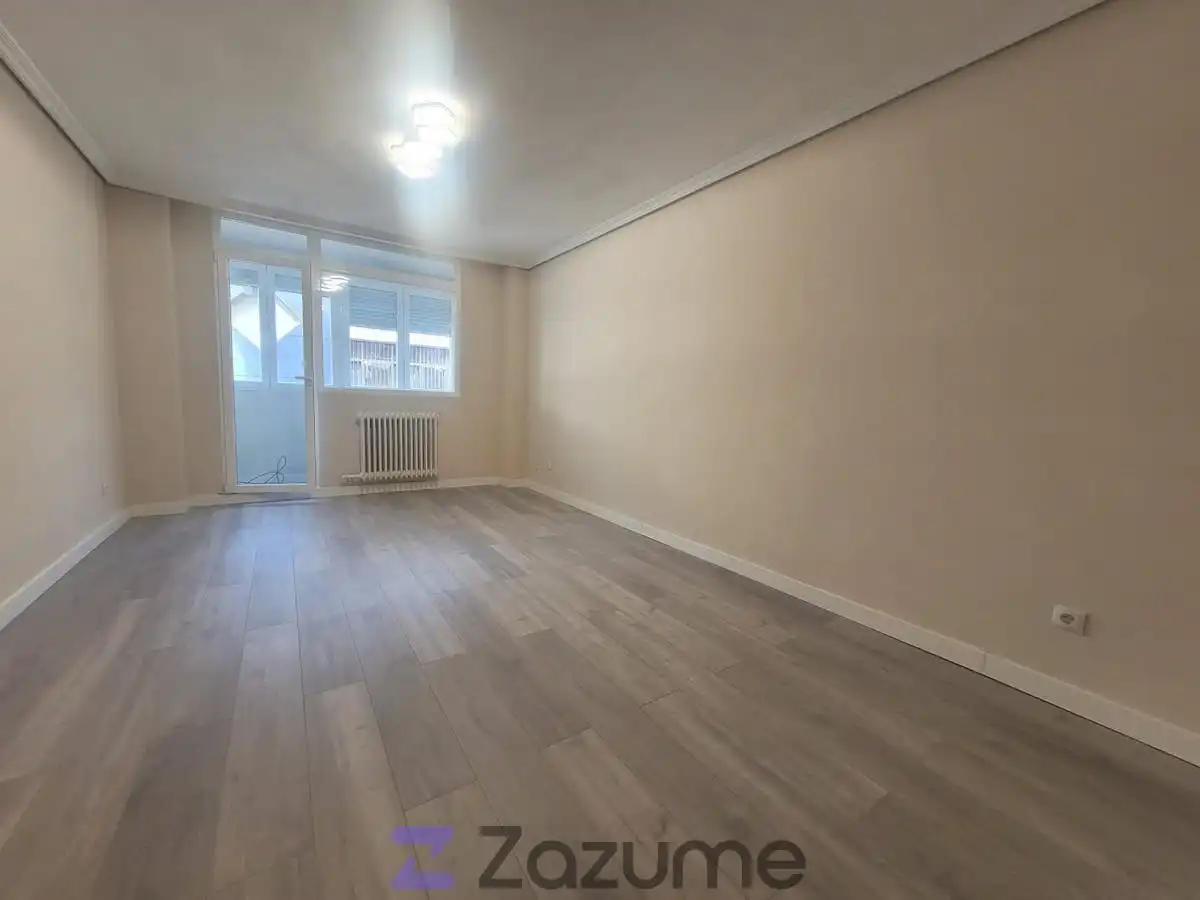 Living room of Flat for rent in Valladolid  with Heating, Parquet flooring and Terrace