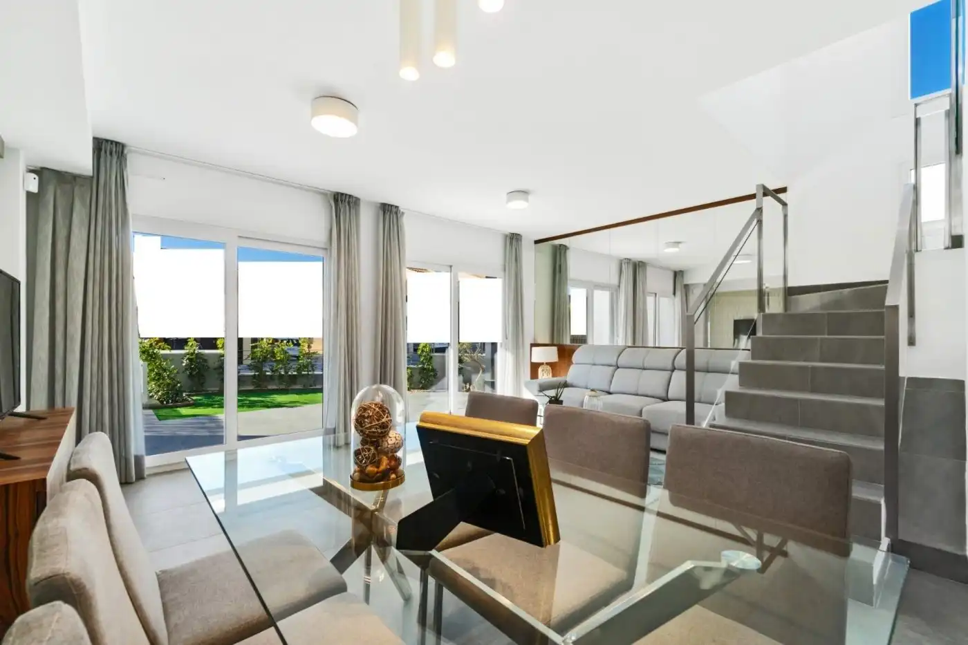 Sala d'estar de Pis en venda en Elche / Elx amb Aire condicionat, Jardí privat i Parquet
