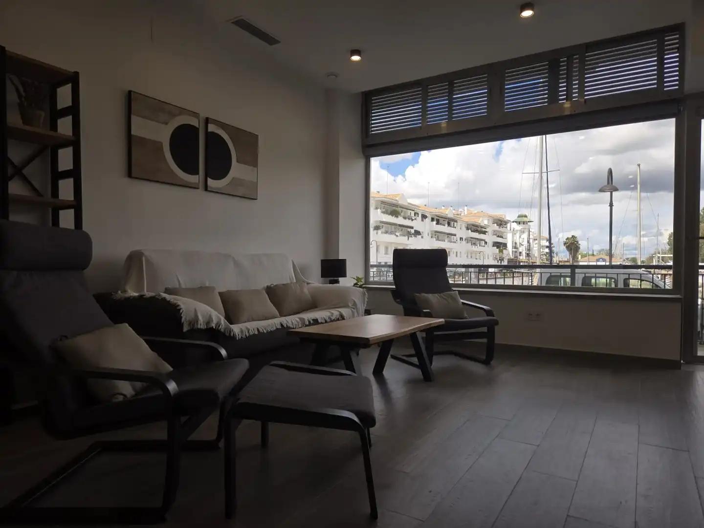 Sala d'estar de Apartament de lloguer en Gelves amb Aire condicionat, Calefacció i Moblat