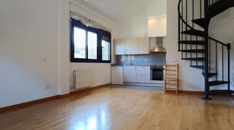 Es ven un dúplex amb l'altell a una zona molt tranquil·la, amb pàrquing inclòs