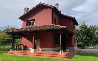 Exterior view of House or chalet for sale in Llanes