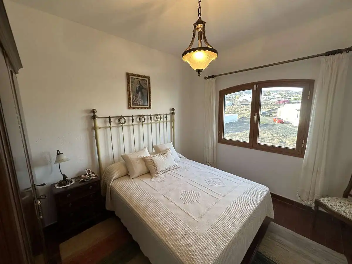 Dormitori de Casa o xalet en venda en Tías amb Jardí privat, Terrassa i Moblat