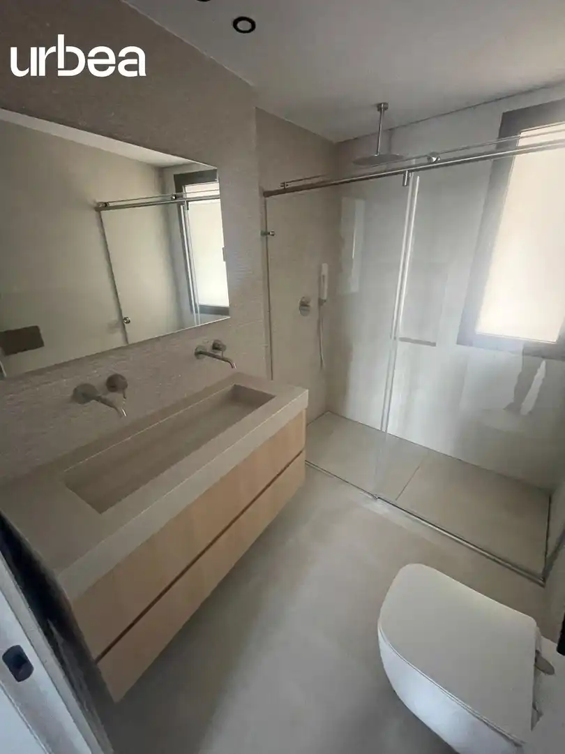 Baño de Dúplex de alquiler en Málaga con Aire acondicionado, Calefacción y Jardín privado