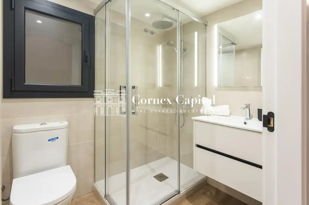 Bany de Dúplex en venda en Barcelona amb Aire condicionat, Calefacció i Terrassa