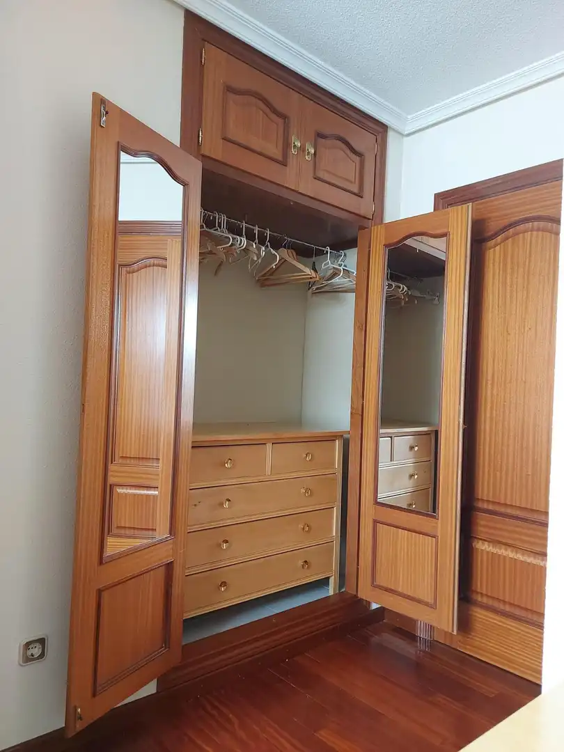 Habitación de Piso para compartir en Segovia con Calefacción, Terraza y Amueblado