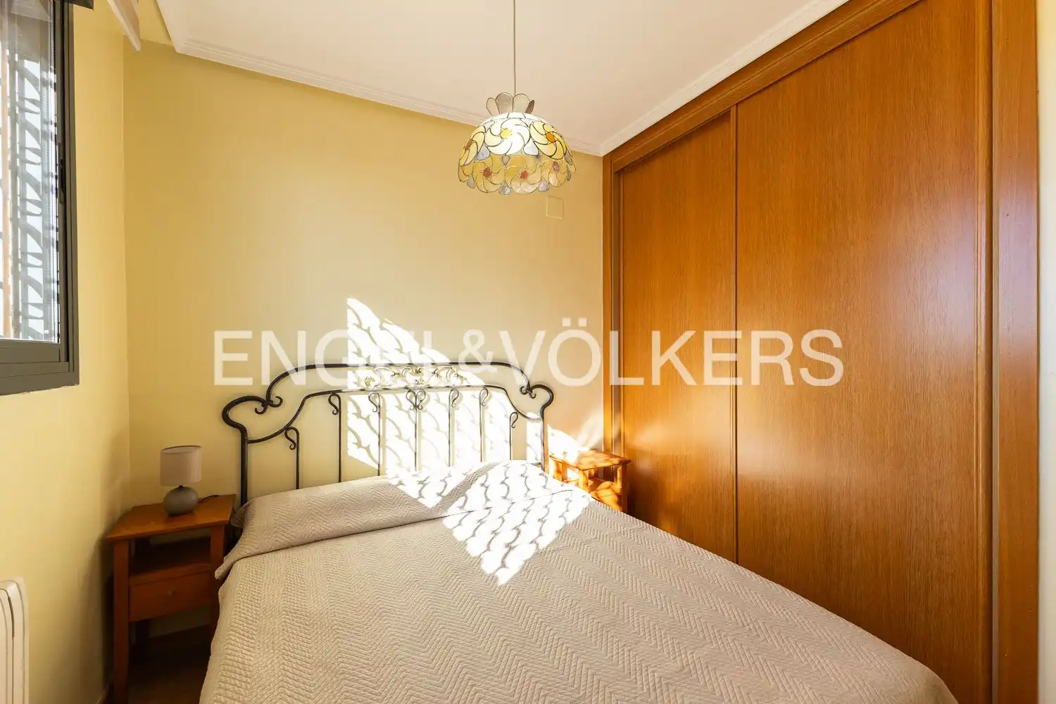 Schlafzimmer von Dachboden zur Miete in Valencia mit Klimaanlage, Heizung und Parkett