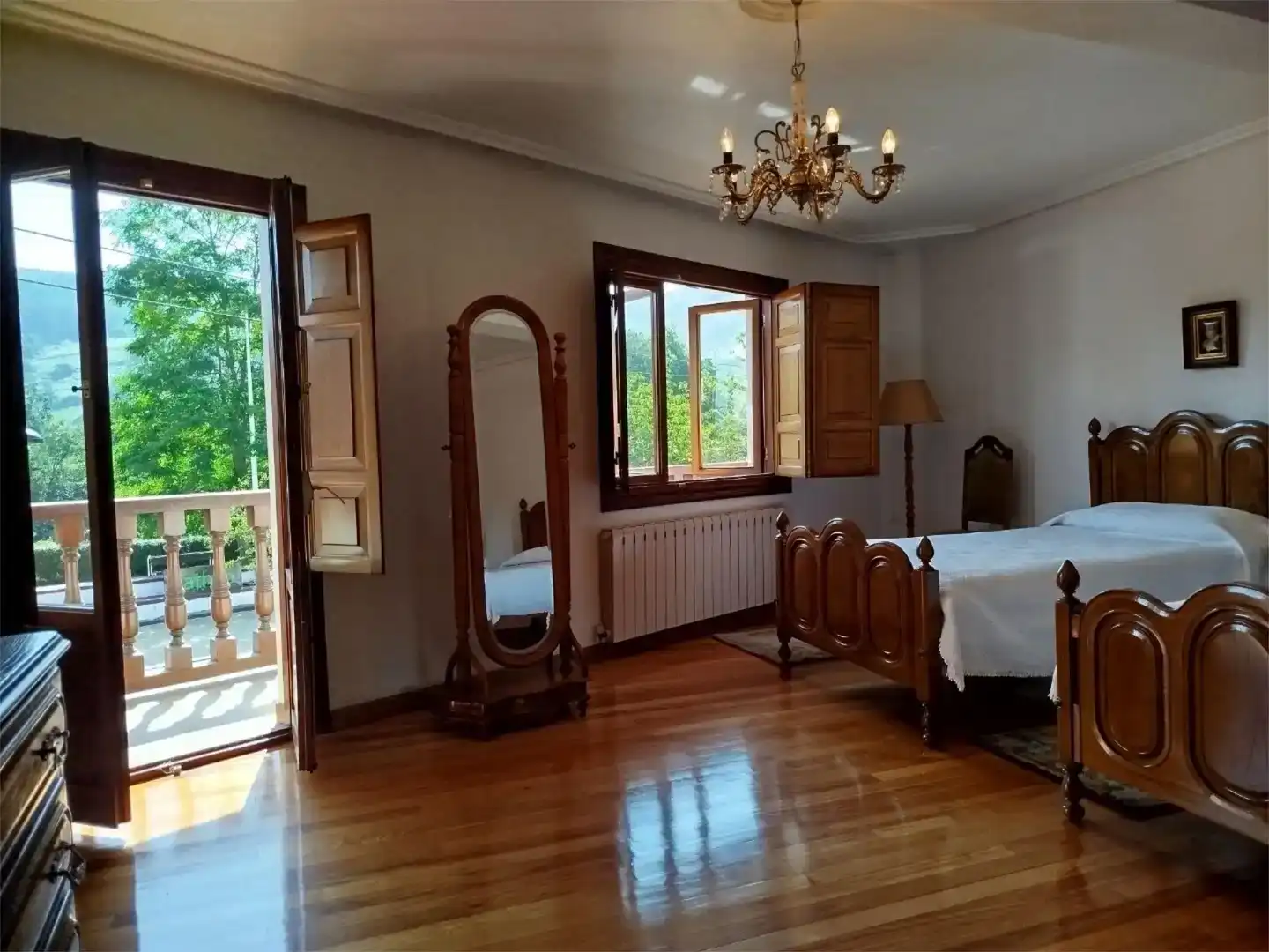 Dormitori de Casa adosada en venda en Los Corrales de Buelna  amb Balcó