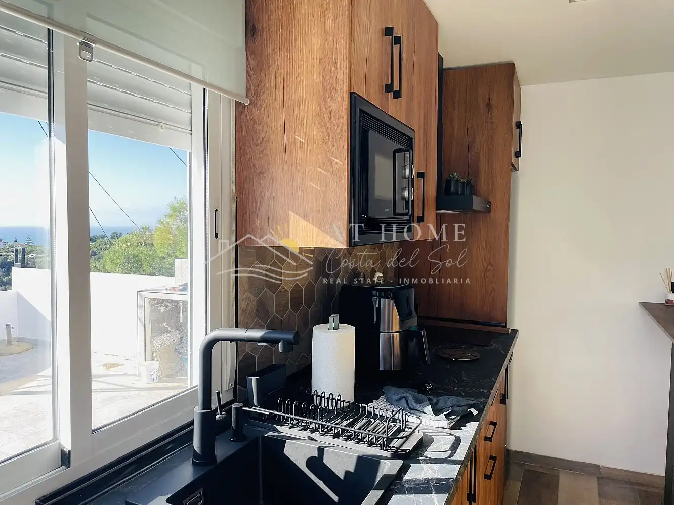 Cocina de Apartamento de alquiler en Nerja con Terraza y Piscina