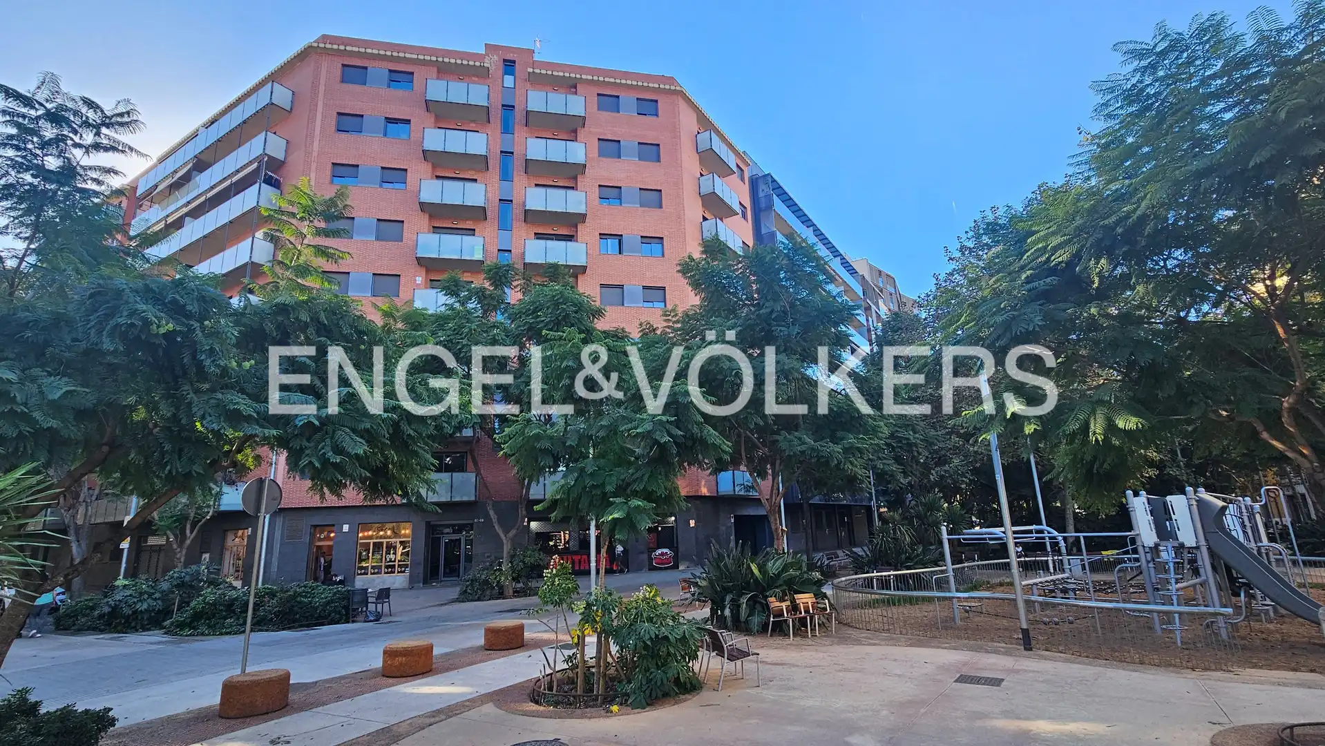 Vista exterior de Piso de alquiler en Barcelona con Aire acondicionado, Calefacción y Terraza