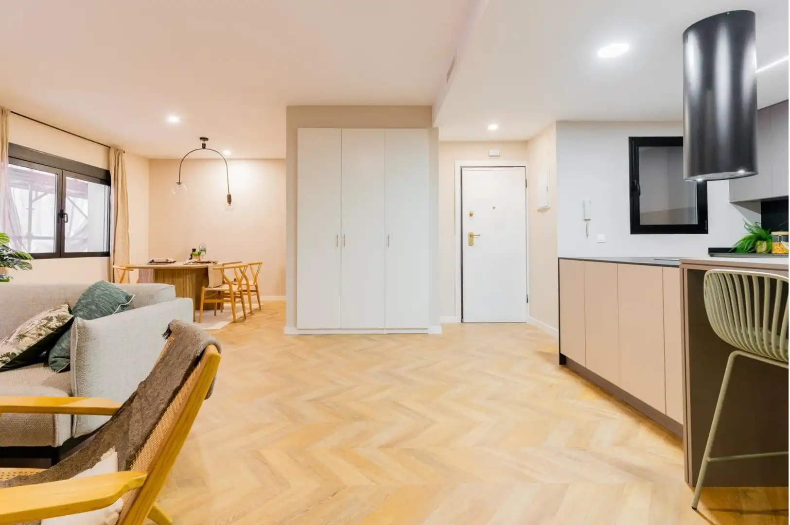 Flat for rent in Valencia  with Air Conditioner, Heating and Storage room