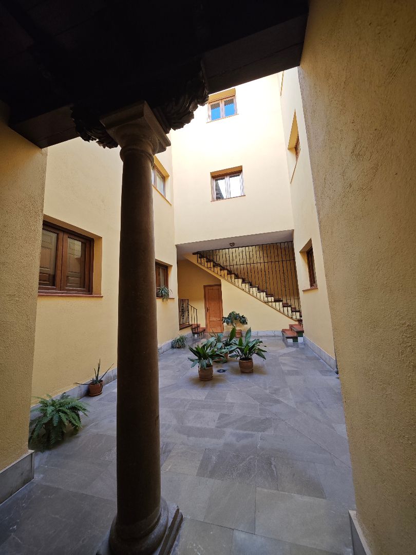 Apartament en venda en  Granada Capital amb Moblat i Balcó