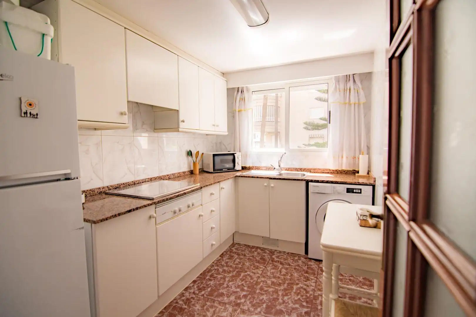 Küche von Wohnungen zum Verkauf in Gandia mit Klimaanlage, Privatgarten und Terrasse