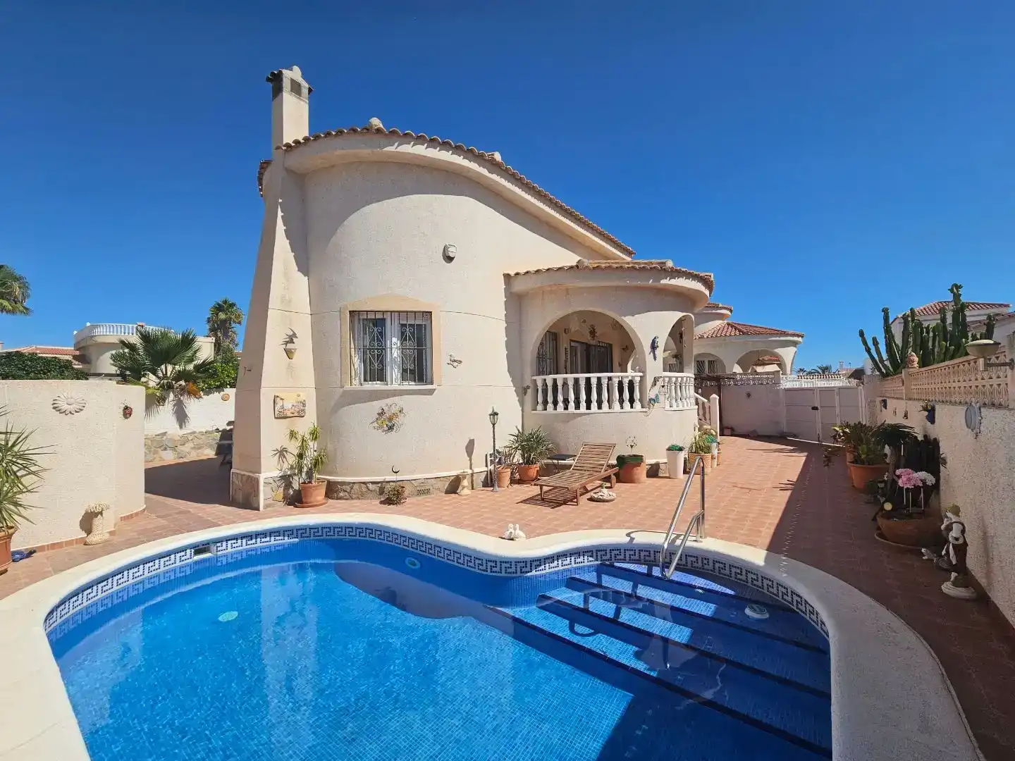 Vista exterior de Casa o xalet en venda en Rojales amb Aire condicionat, Jardí privat i Piscina