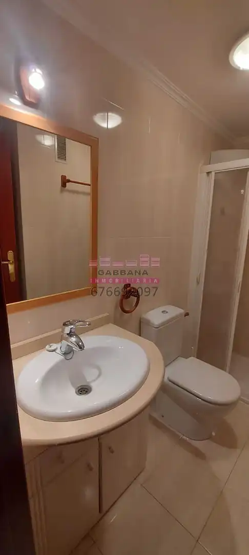 Study for rent in Avenida da Hispanidade, 48, O Castro
