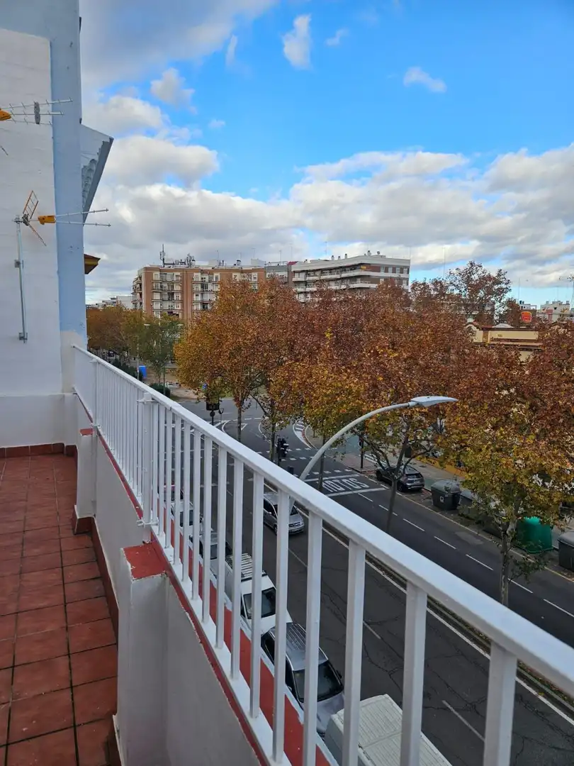 Vista exterior de Estudio de alquiler en Sevilla con Aire acondicionado, Amueblado y Balcón