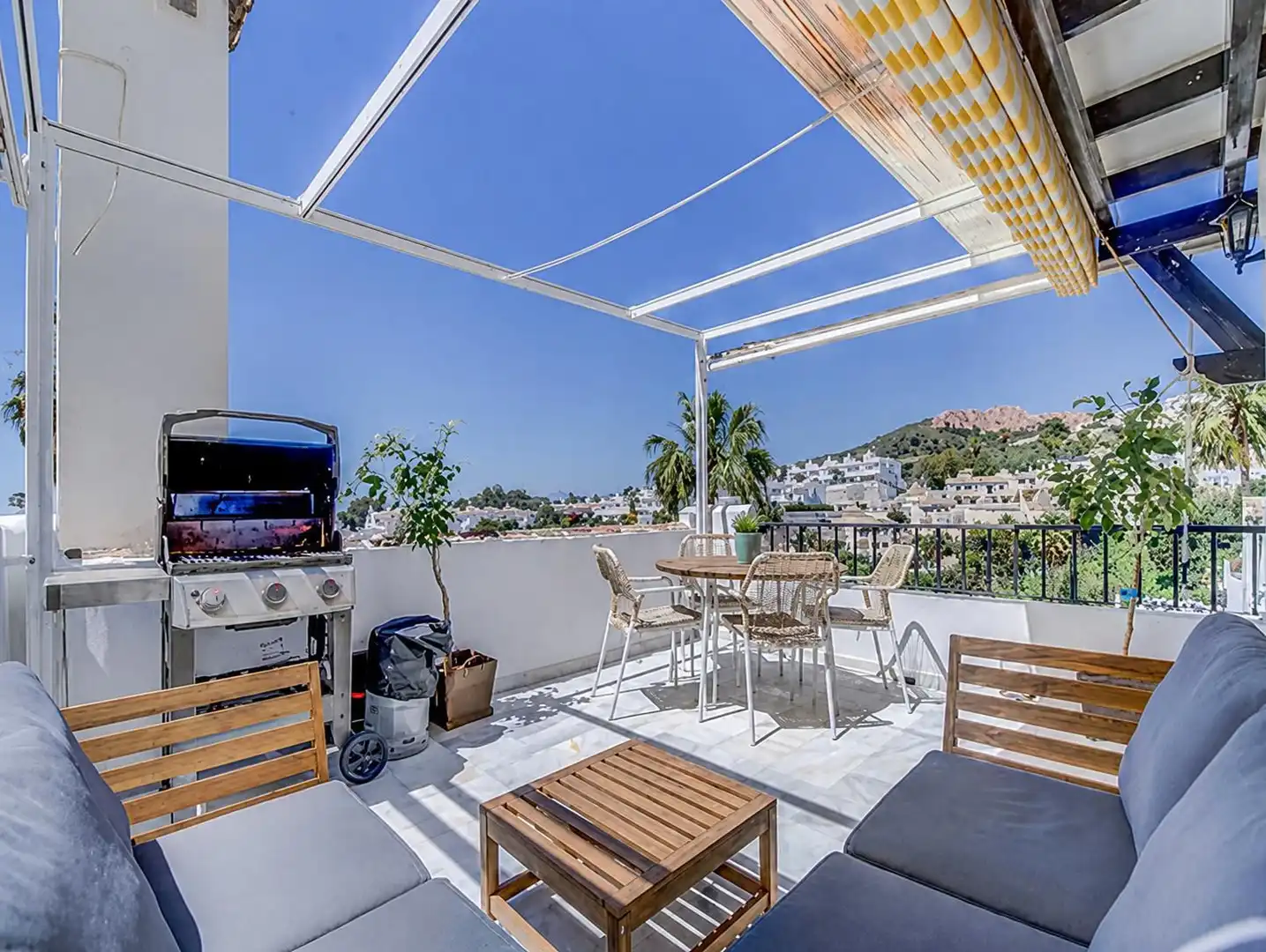 Terrasse von Wohnungen zur Miete in Mijas mit Klimaanlage, Terrasse und Möbliert