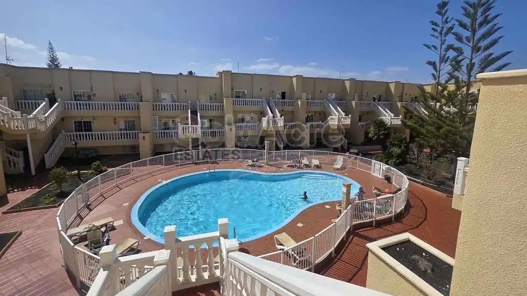 Piscina de Apartamento en venta en Caleta de Fuste