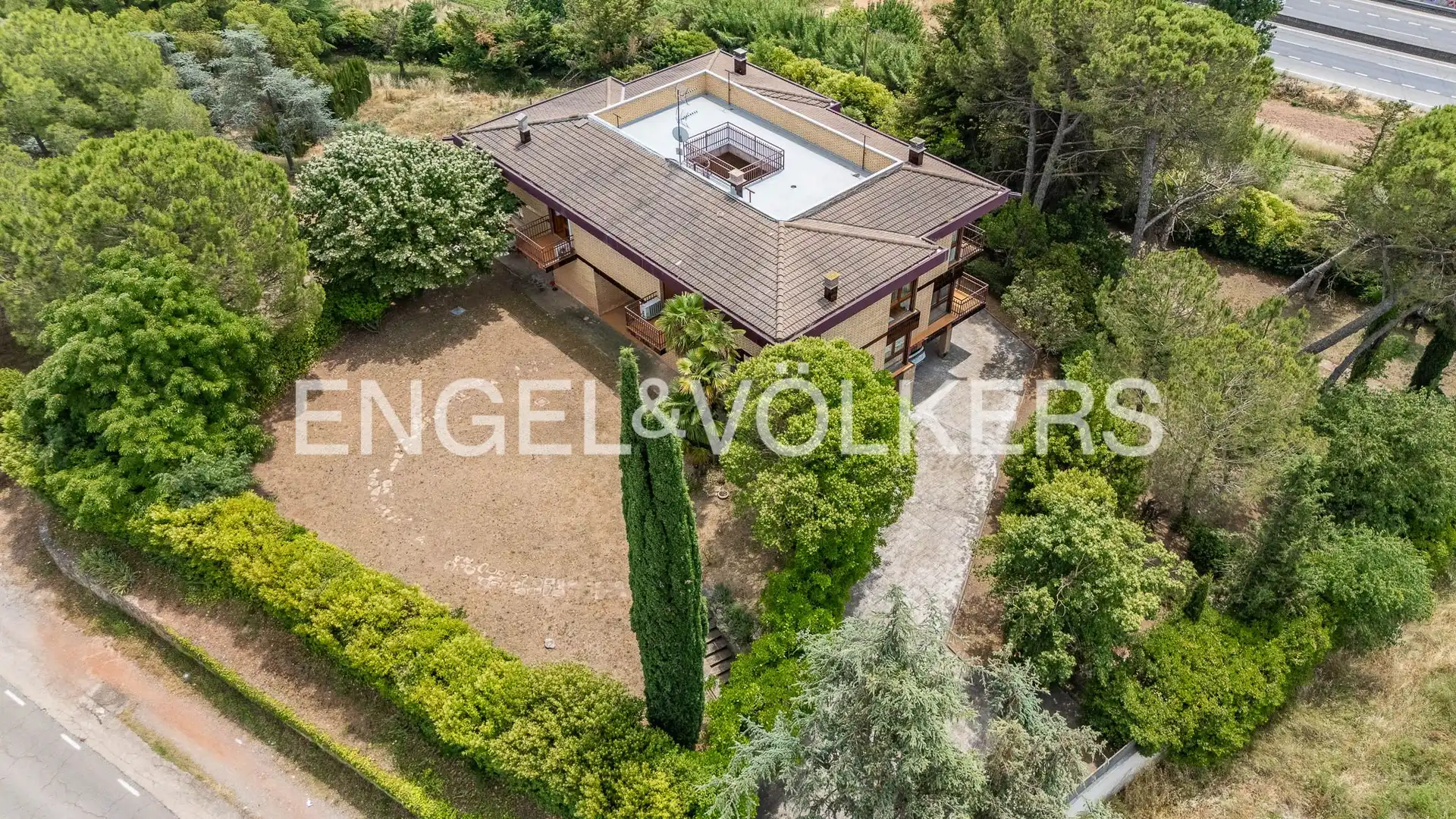 Vista exterior de Finca rústica en venda en Manresa amb Calefacció, Jardí privat i Terrassa