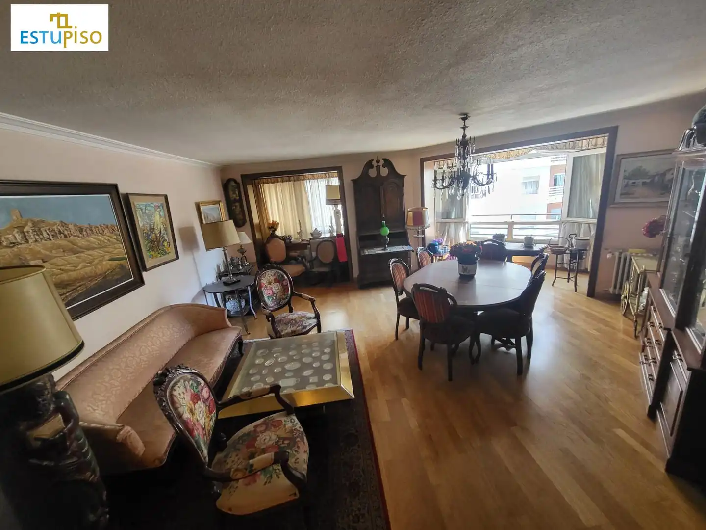 Sala de estar de Piso en venta en León Capital  con Parquet
