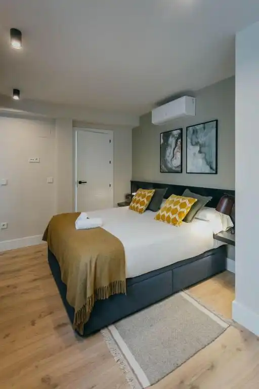 Bedroom of Flat for sale in Sevilla  with Air Conditioner, Heating and Furnished