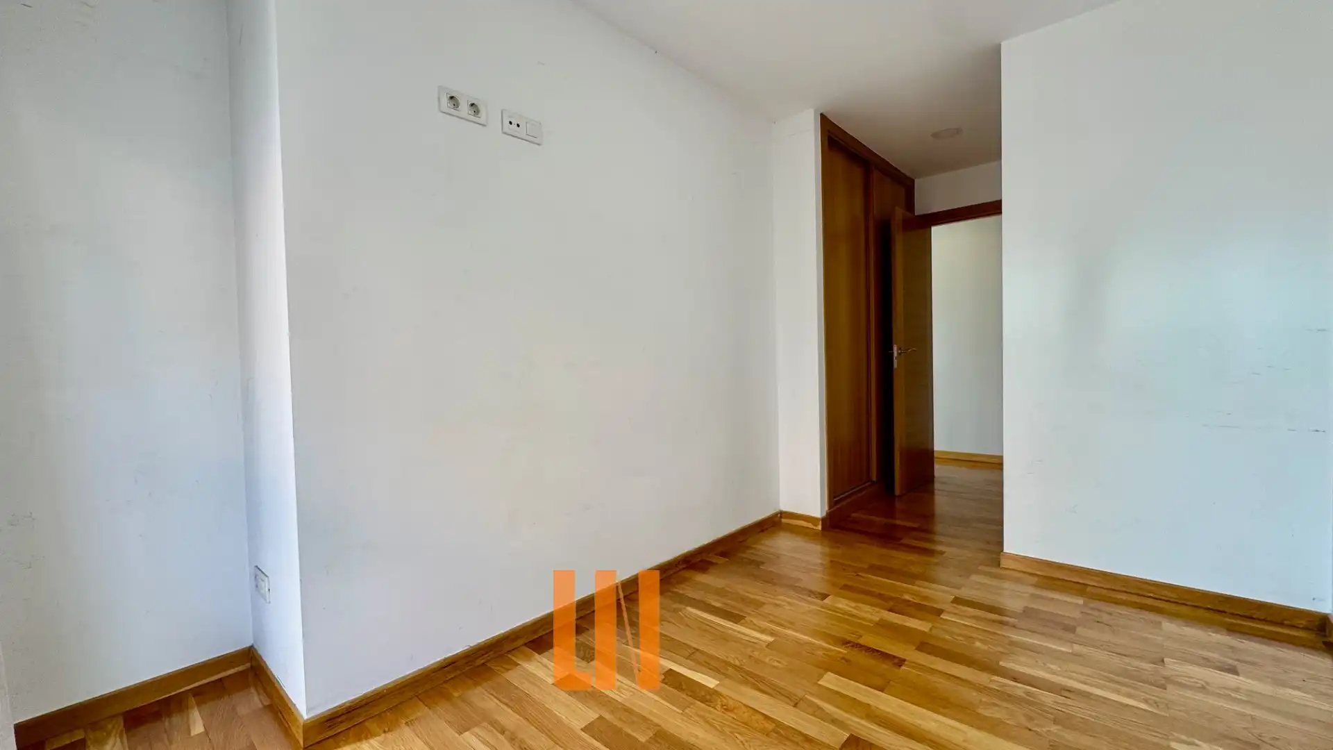 Piso en venta en A Coruña Capital  con Calefacción, Trastero y Horno