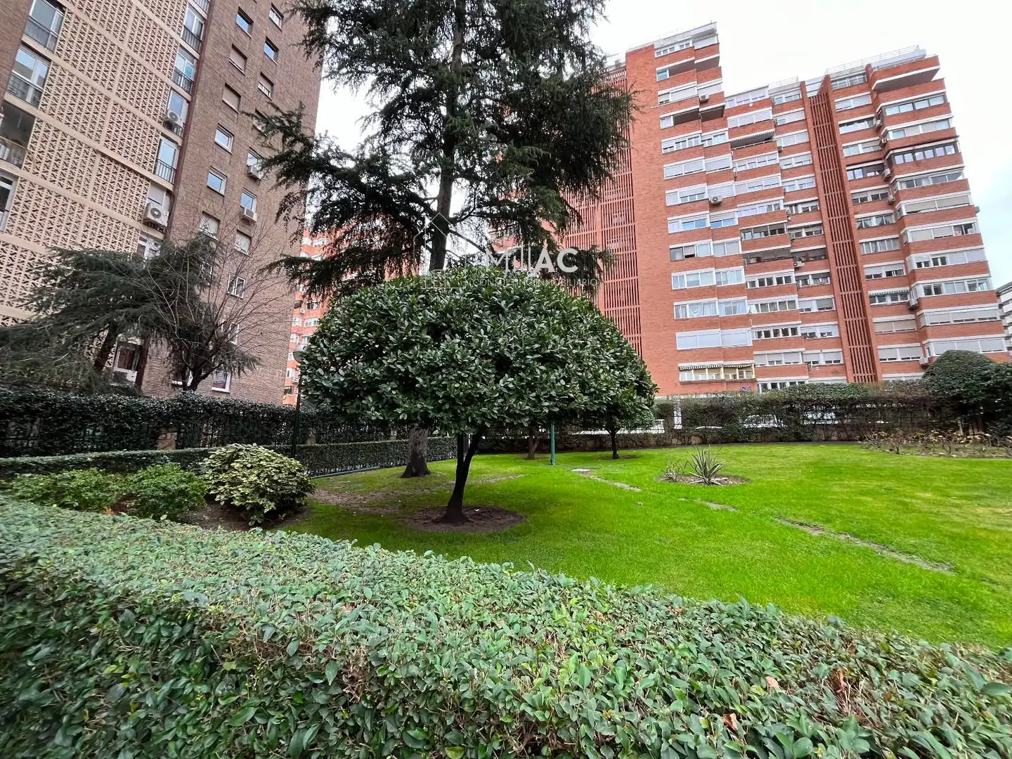 Jardín de Piso en venta en Madrid con Calefacción, Terraza y Piscina