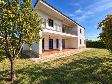 Chalet con jardín en venta en Ballesteros (Arcas) ( PV 118)