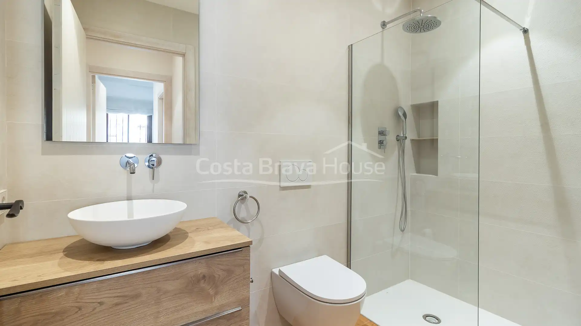 Bathroom of Apartments for sale in Begur  with Air Conditioner, Heating and Furnished