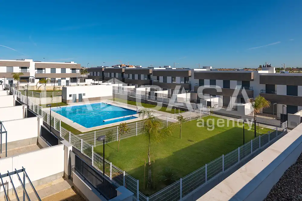 Terraza de Casa adosada en venta en Dos Hermanas con Aire acondicionado y Piscina