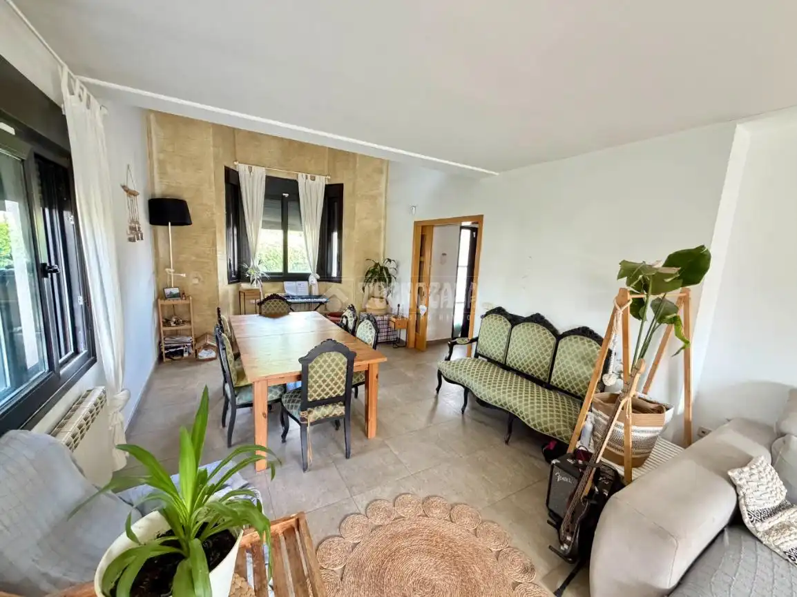 Sala de estar de Casa o chalet en venta en Serracines con Calefacción y Jardín privado